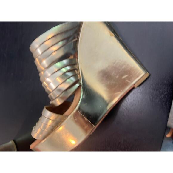 Coach Petuna Gold Wedges - Picture 12 of 13